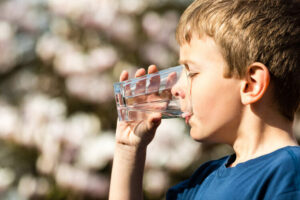 Warum es wichtig ist, dass Kinder zum Thema Wasser trinken motiviert werden