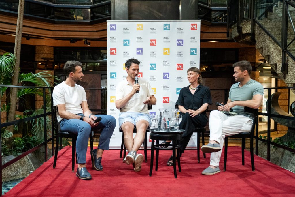 Die Autoren bei der Talkrunde mit Dr. rer. nat. Alexandra Achanbach bei der Buchpremiere.
